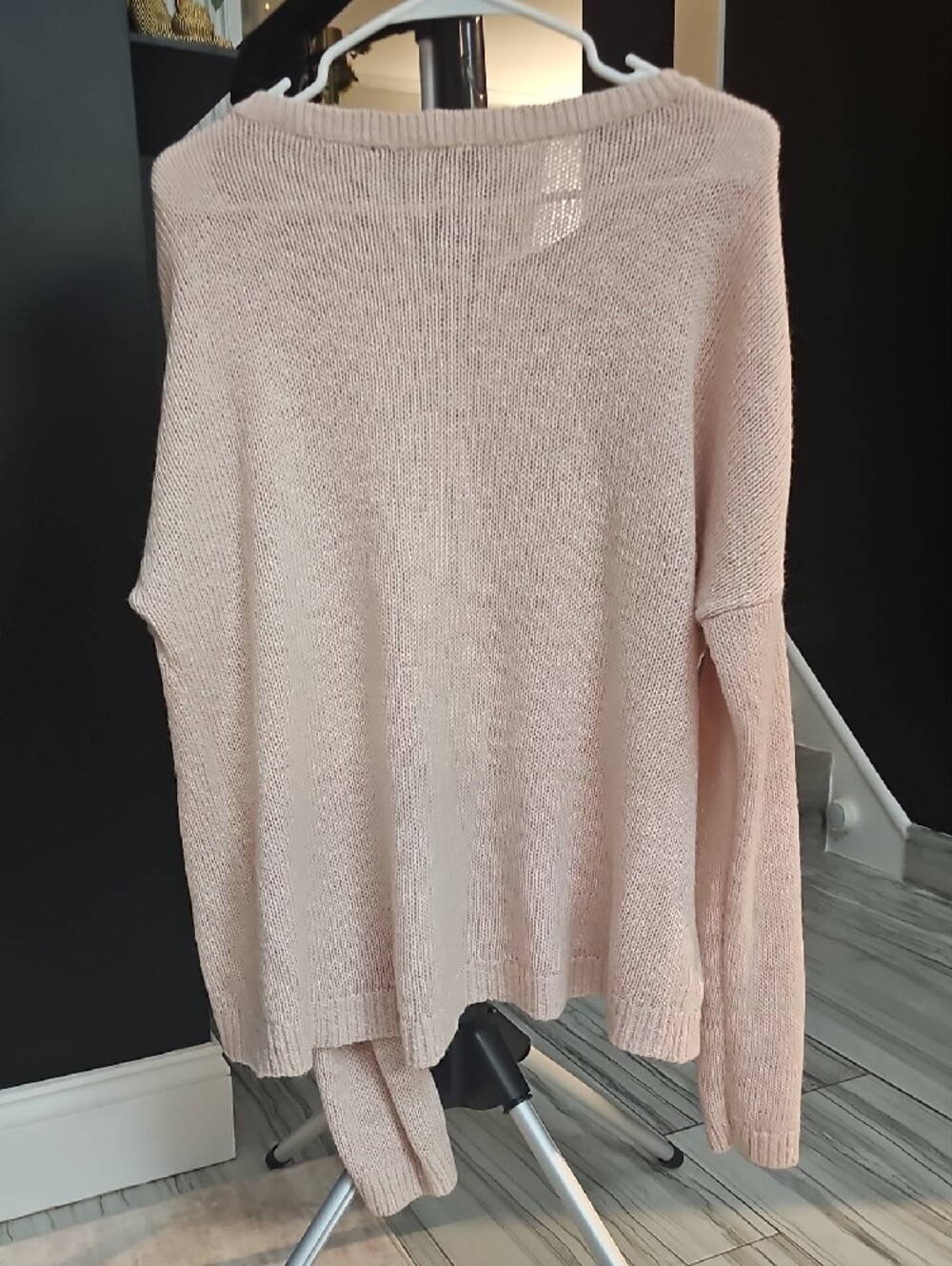 Cute and stylish 4-piece women’s sweater bundle featuring Express, Venus, and LC - Picture 13 of 13